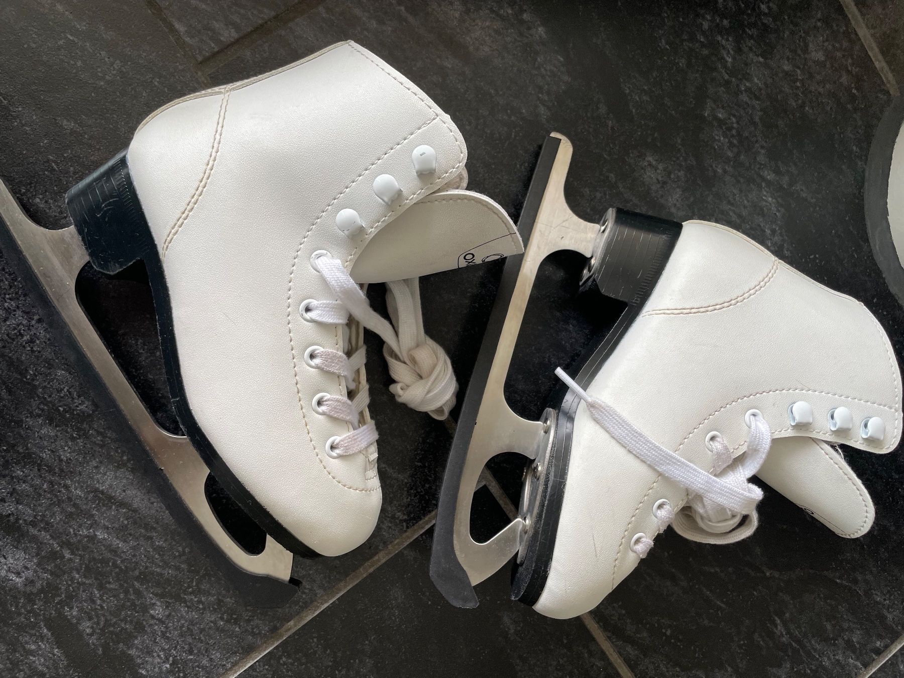 Decathlon Pattini da ghiaccio: Patins à glace 30 – Usato da Biel/Bienne venduto da yur_vfr9 1