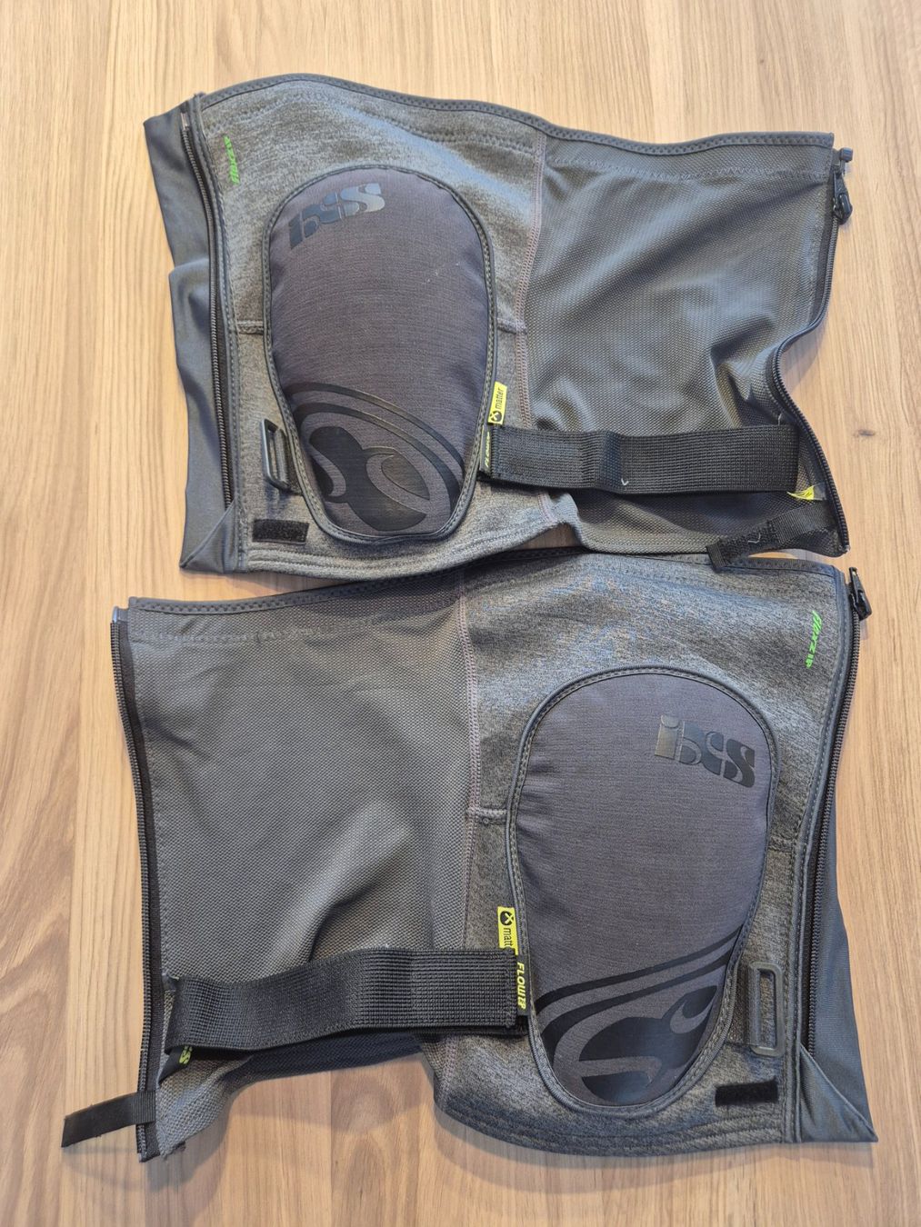 IXS Protezioni & Imbottiture: IXS Flow Zip Knee Pad / Knieschoner (grau) – Nuovo (secondo la descrizione) da Zug venduto da FlyingDodo