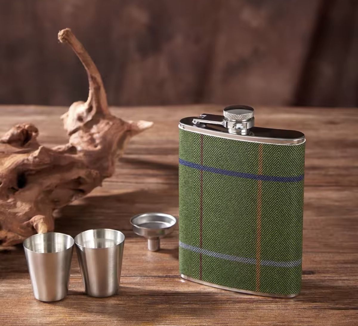 Altro: Stilvolle Flachmann Geschenkset mit Bechern und Trichter – Nuovo e nell'imballaggio originale da Seon venduto da Aaargauer01 5