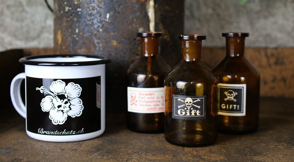 Bristol Novelty Deko-Giftflaschen ‚Poison‘ & ‚Wicked Spirit‘ – Set Aus 2 Stück Für Mottoparty