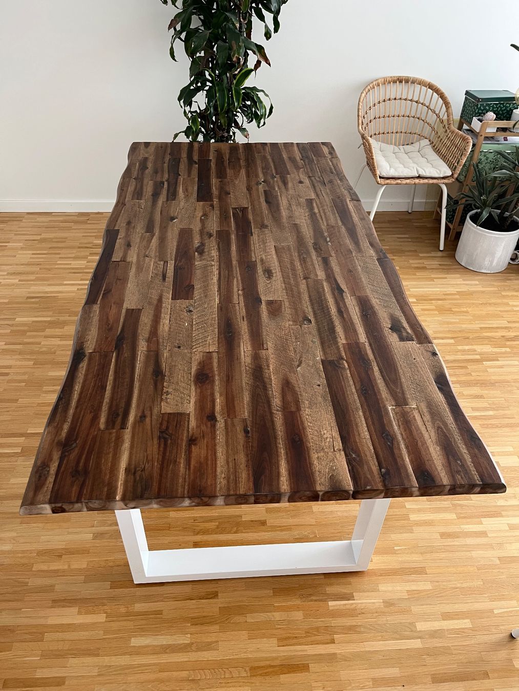 Tavoli: Holztisch mit weissen Beinen – Usato da St. Gallen venduto da tan_q6nd 2