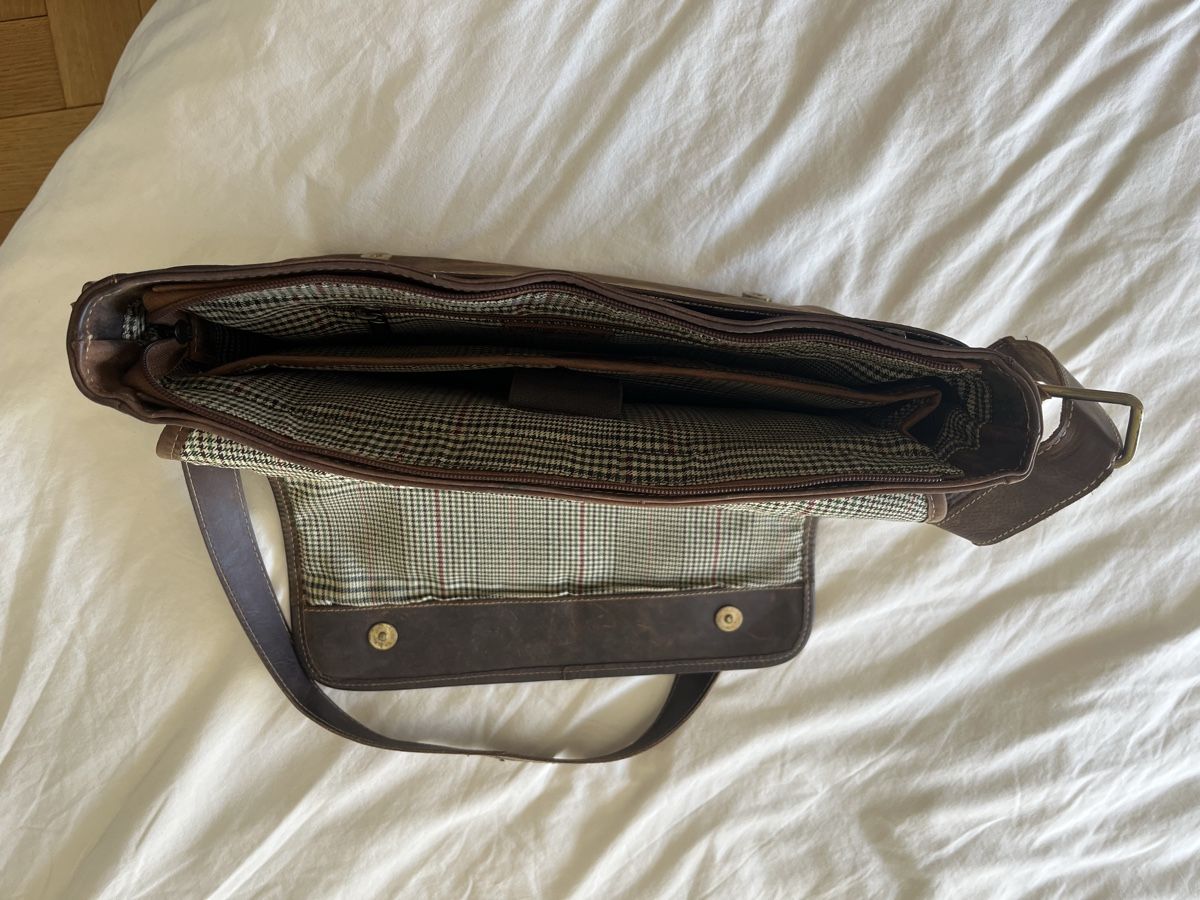 Taschen: Sac ordinateur en cuir / Computer Tasche Leder  – Gebraucht aus Lausanne von jon_p7pv 2