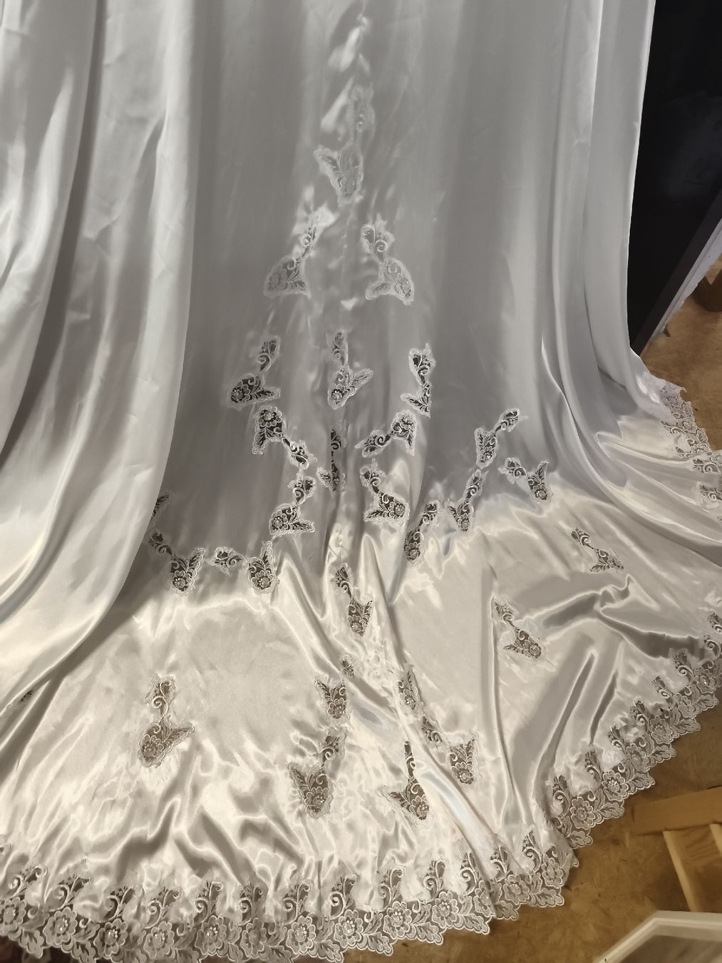 Idropulitrici ad alta pressione: Hochzeitkleid mit Schleppe (A4) – Usato da Künten venduto da Schnaepplihuus 4