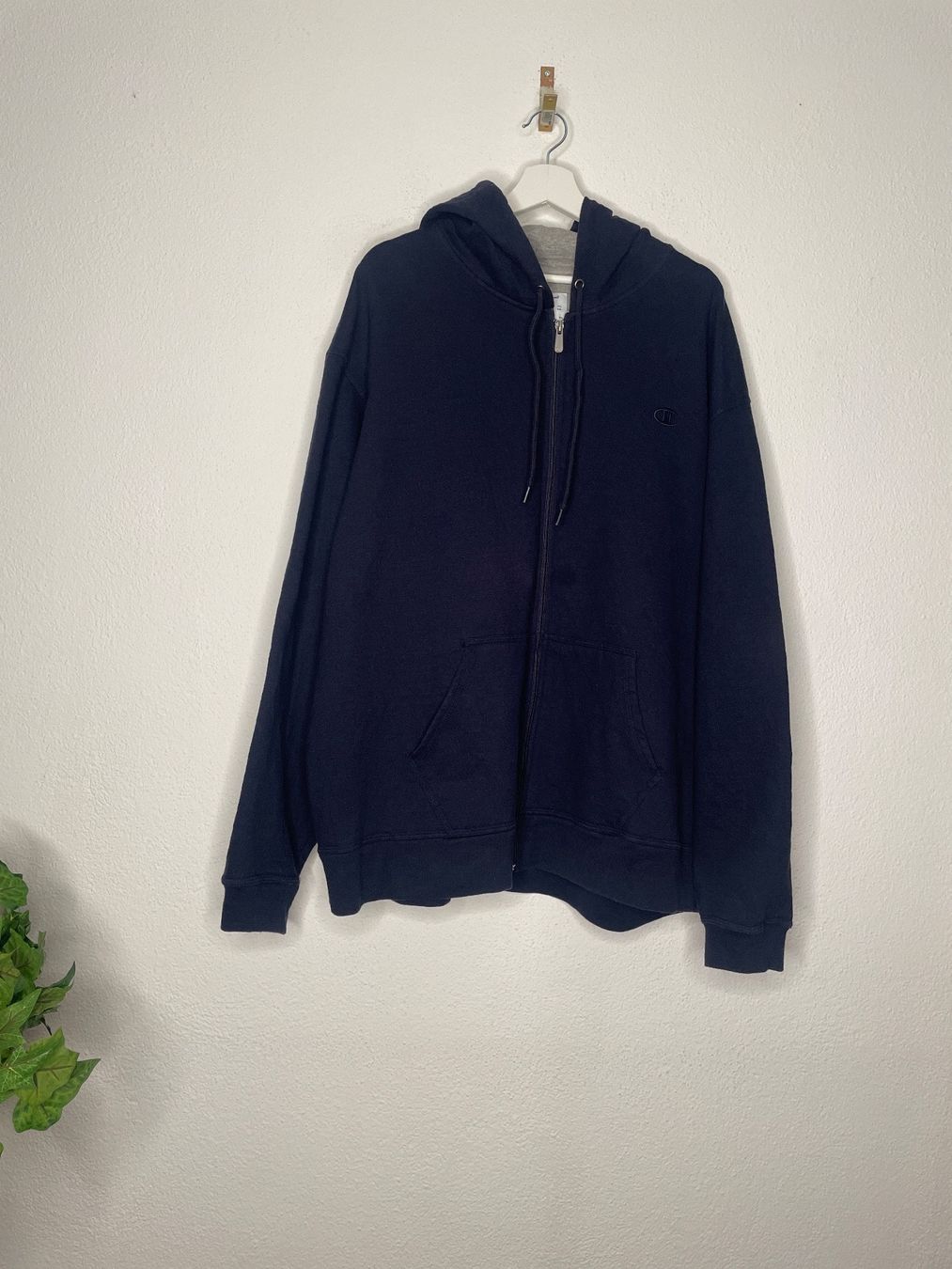 Champion Maglioni & Felpe: Champion Kapuzenpullover Dunkel Blau 2XL – Usato da Capolago venduto da LA.BOTTEGA