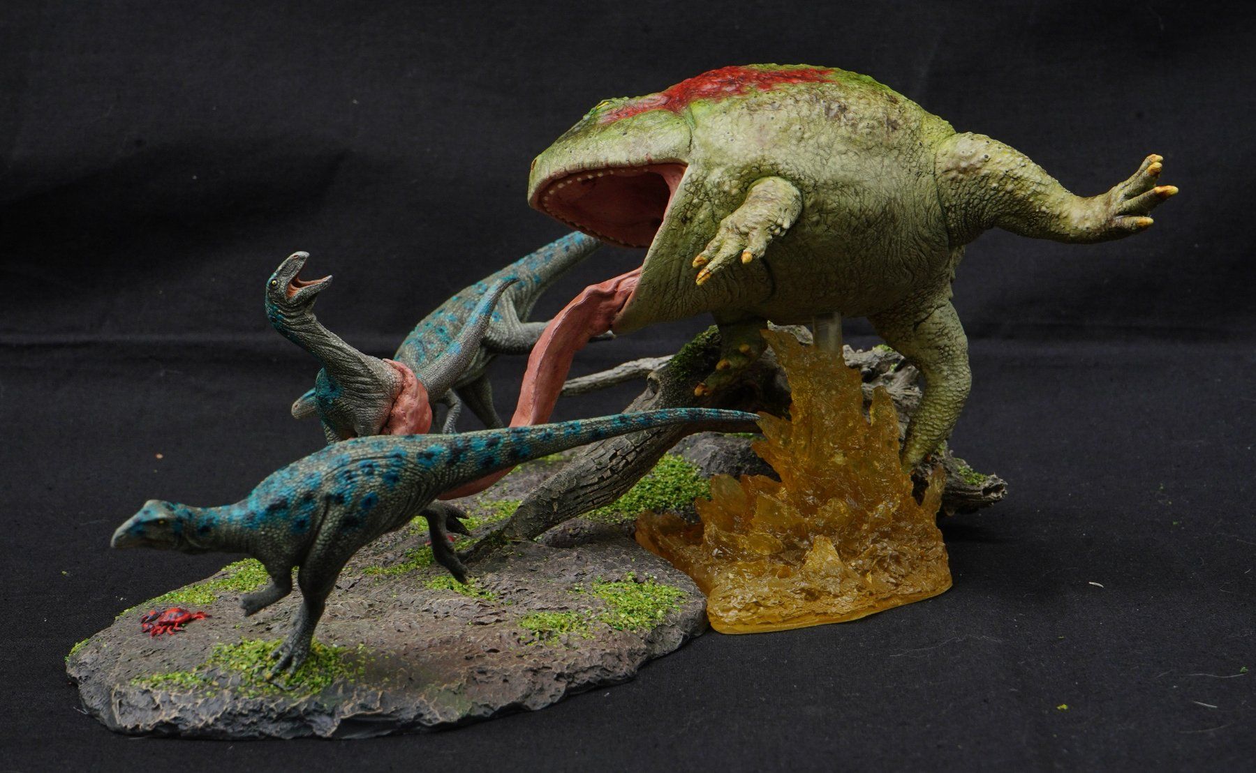 Figuren: Beelzebufo vs. Masiakasaurus 1:5 by SenSen – Gebraucht aus Selzach von Ataraxus 9