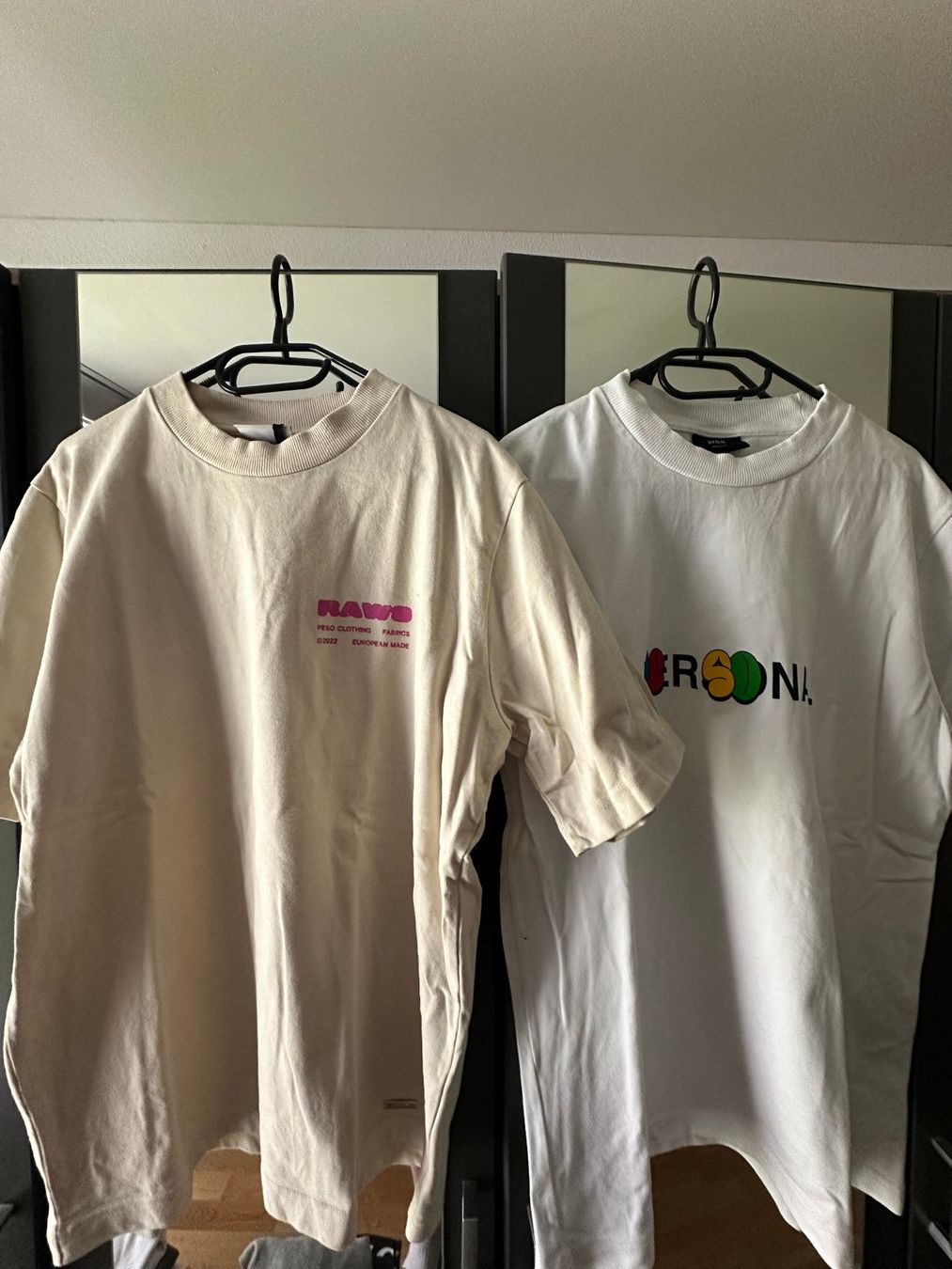 Pesoclo T-shirt: 2 x Peso Shirt | Personal & Raw Collection – Usato da Fehraltorf venduto da essah4life 1