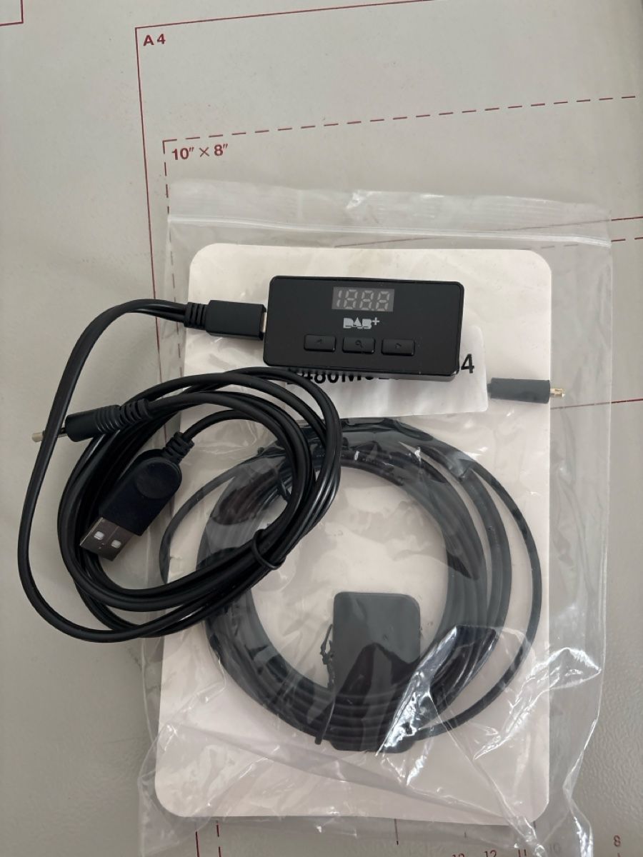 Récepteurs: DAB+ Adapter / Receiver mit Scheiben Antenne – Neuf avec emballage d'origine à Ettingen par Blauenblau