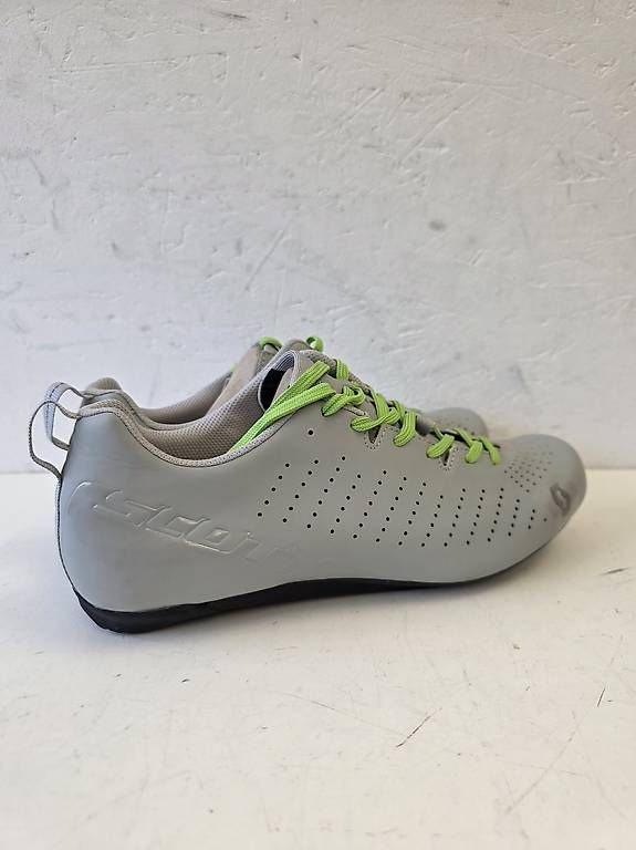 Scott Herrenschuhe: Chaussures velo NEUVES Scott, taille 42 – Gebraucht aus Sugiez von factorysportoutlet