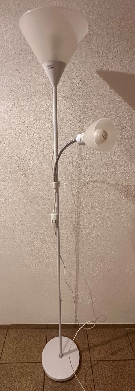 Lampade: Schöne Stehleuchte/Lampe – Usato da Schwyz venduto da eli_q7d6 2