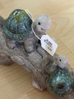 Schildkröten Deko Figur auf Baumstamm Keramik Dekoration