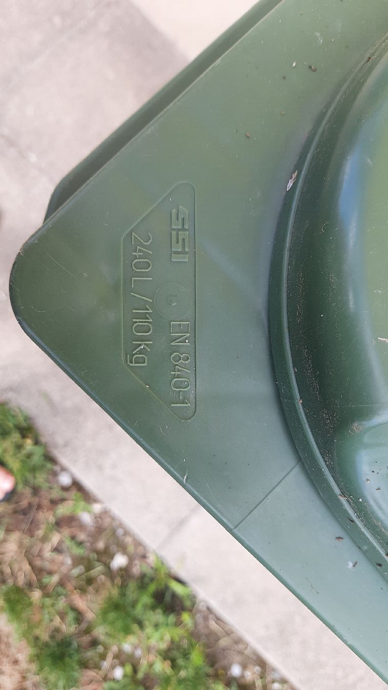 Poubelles: Grüntonne 240L – D'occasion à Ermatingen par geo_7k2w 1