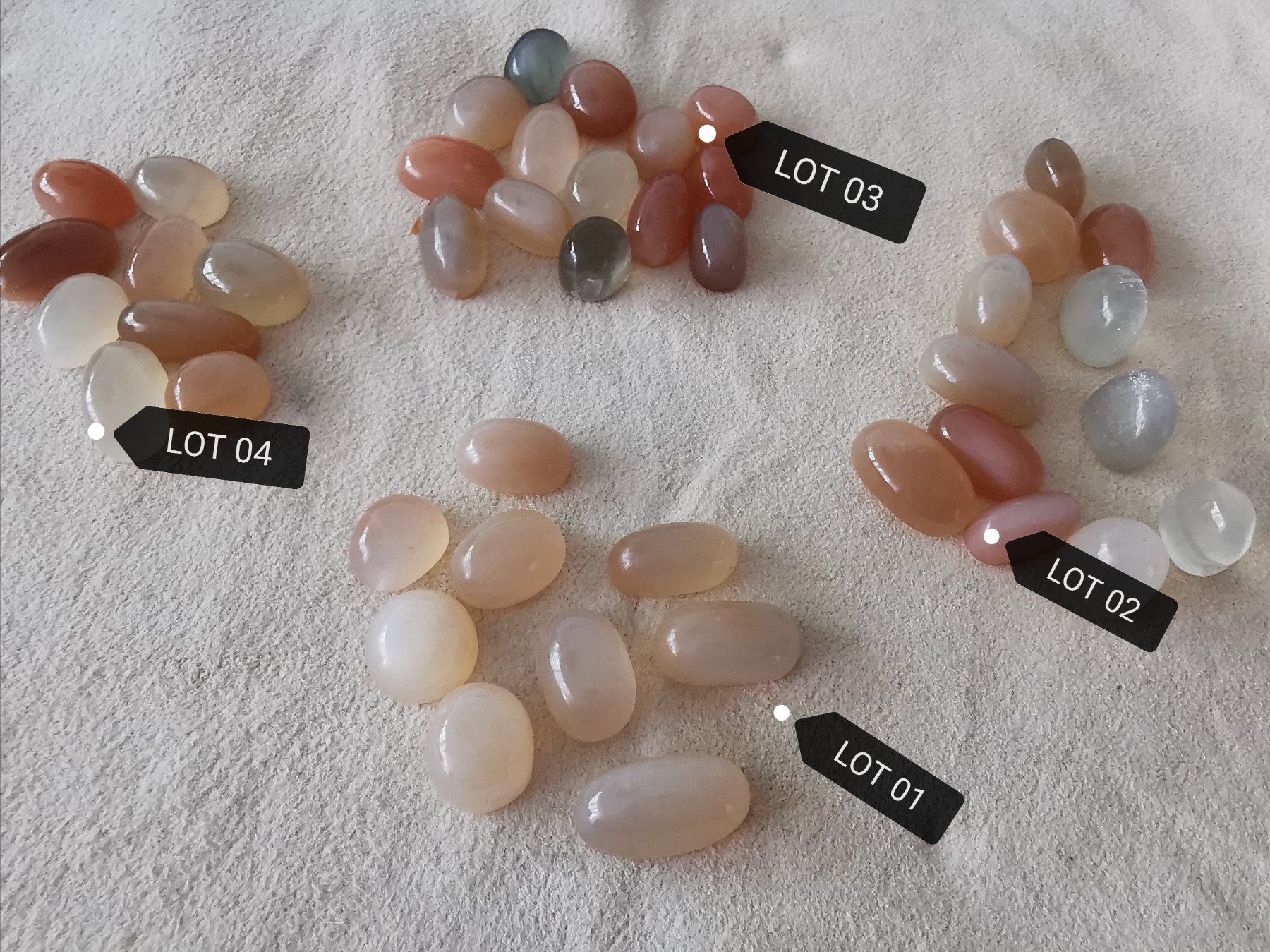 Pierres précieuses: 14 Stk. echte, unbehandelte, Mondstein Cabochons – Neuf avec emballage d'origine à Dierikon par Buntspecht-10 5
