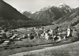 Lavin   GR  im nter-Engadin gegen Piz Sarsura     um 1955