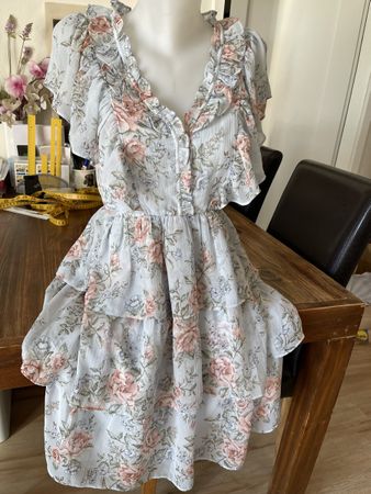 Robe Newbie XS - parfait pour l’été comme neuve