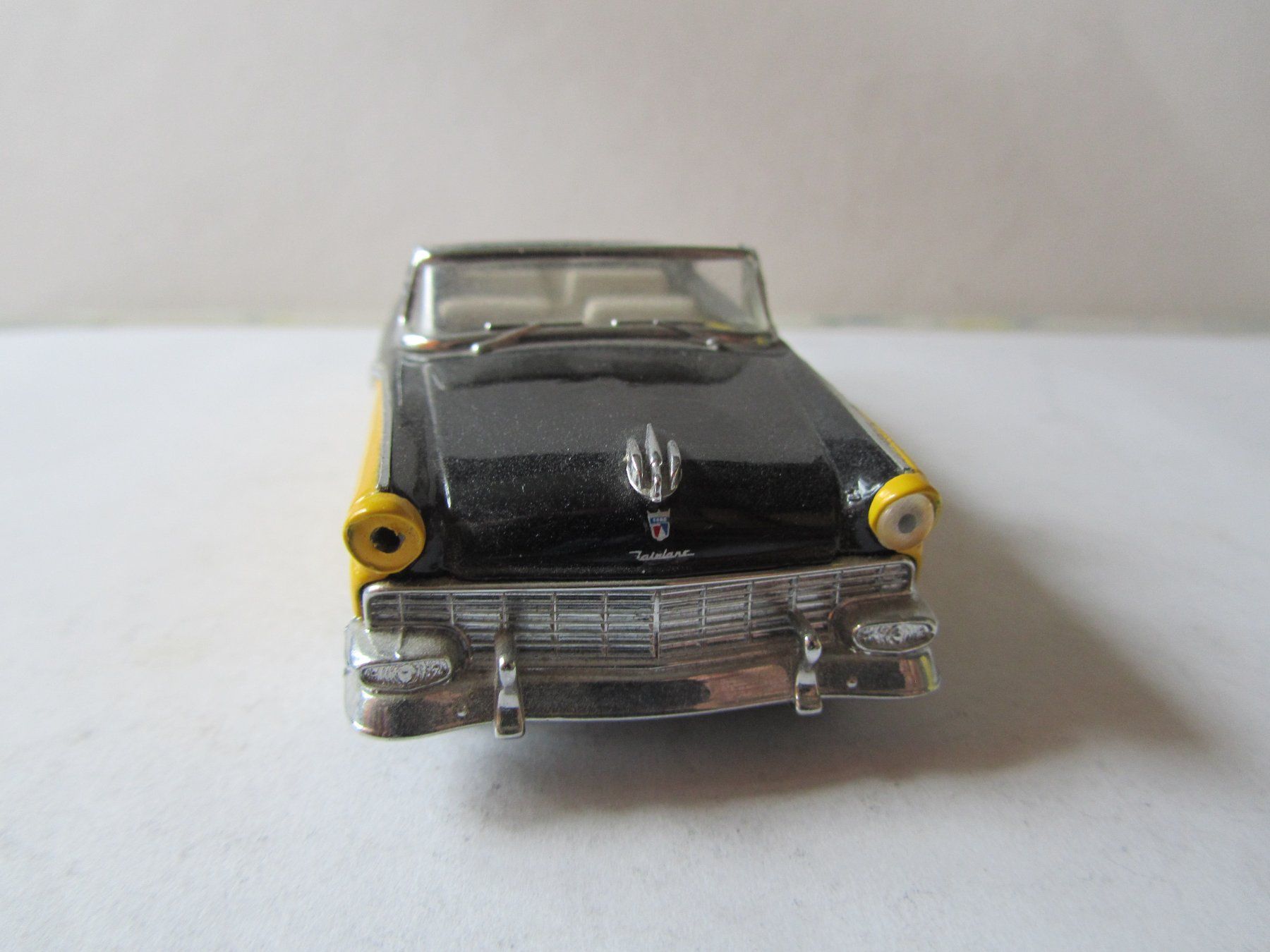 Ford Modellini d'auto: Ford Fairlane von Vitesse resp. Quartzo – Usato da Weiningen ZH venduto da dietsch57 1