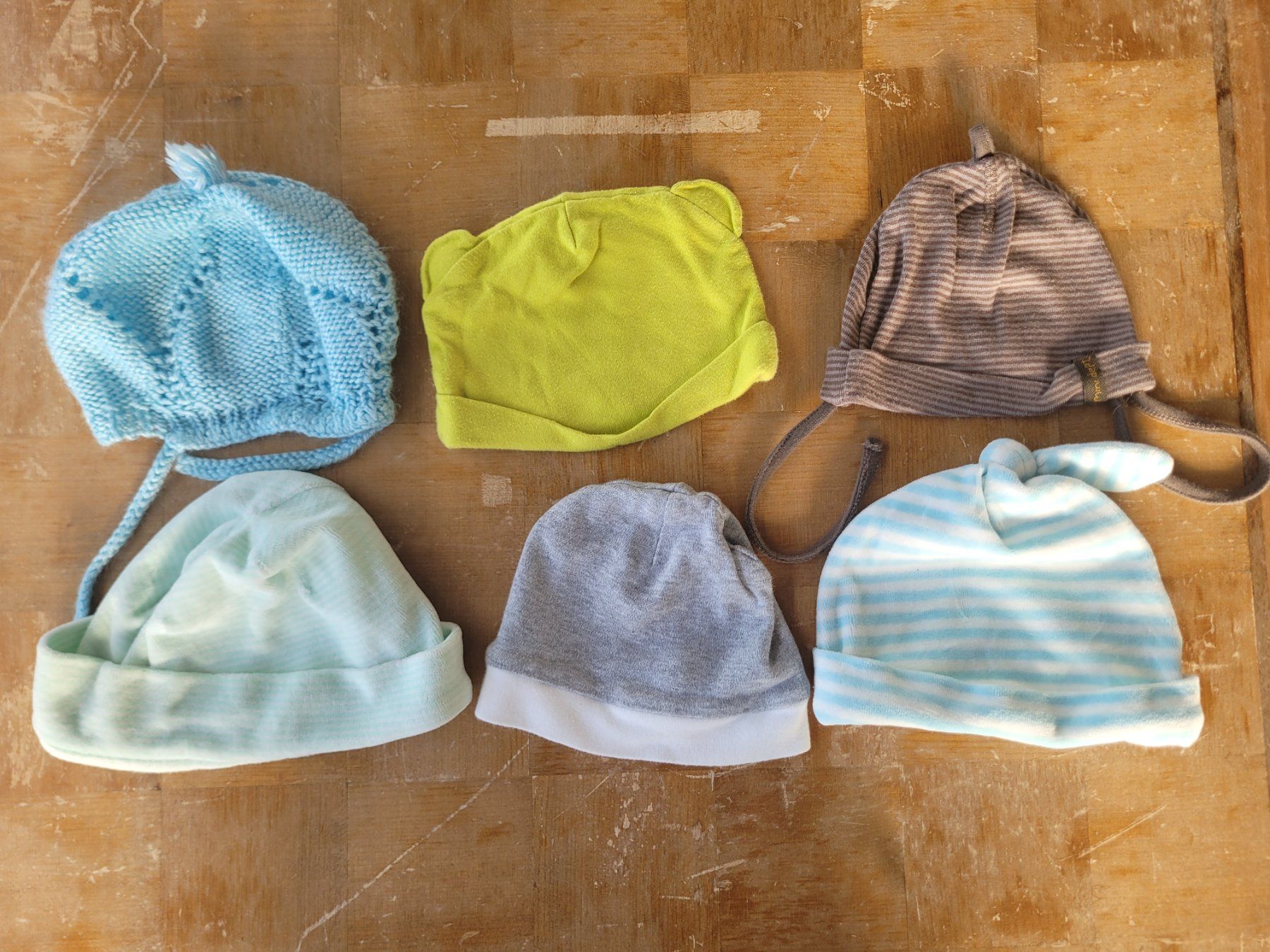 Lotti & Set di vestiti: Lot Bonnets Bébé – Usato da Lausanne venduto da PlusValue_Lausanne