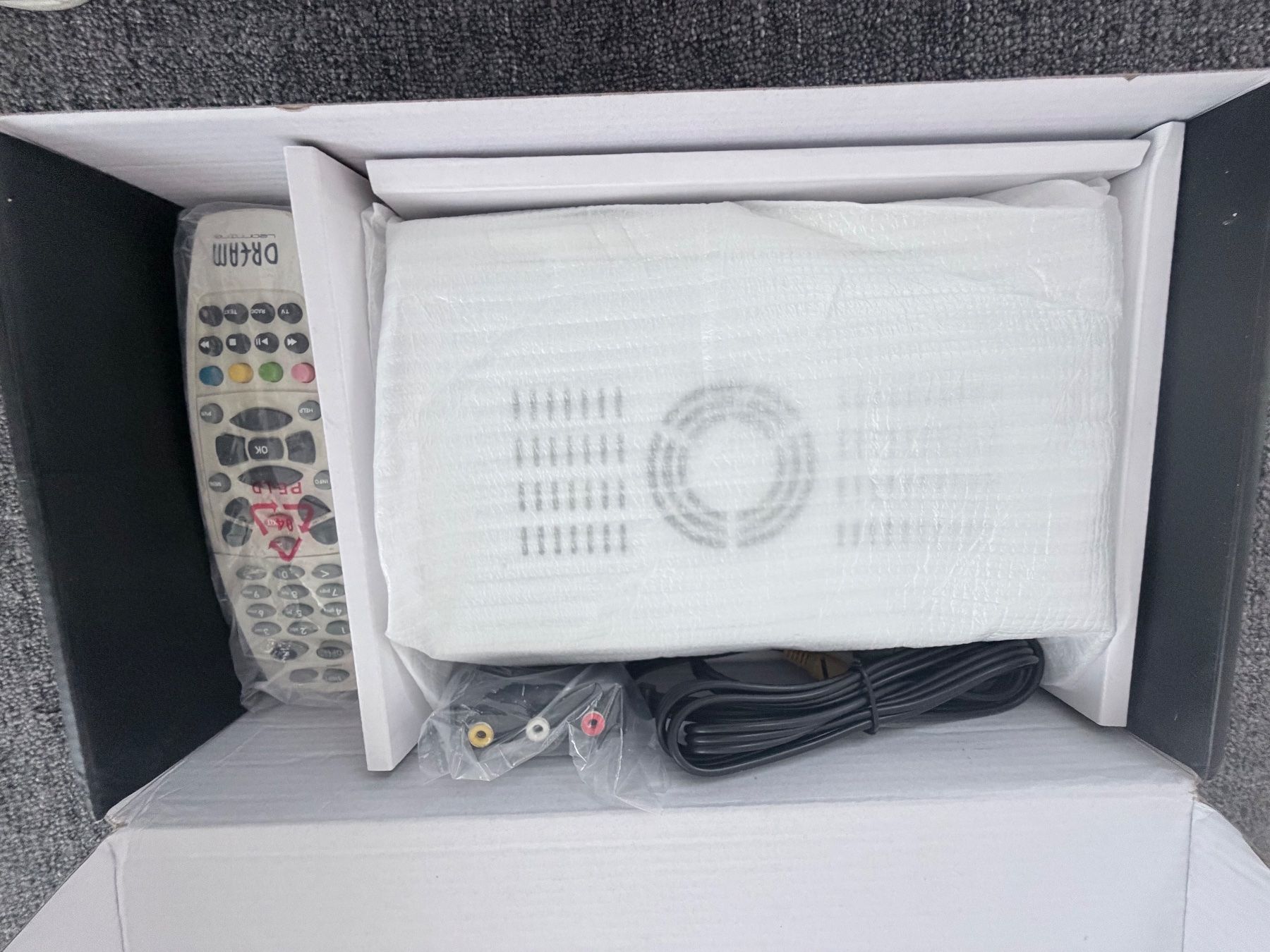 Ricevitori: Dreambox DM800 HD PVR Satelliten Receiver Linux HDTV DVB-S2 – Usato da Bäretswil venduto da Virgen 6