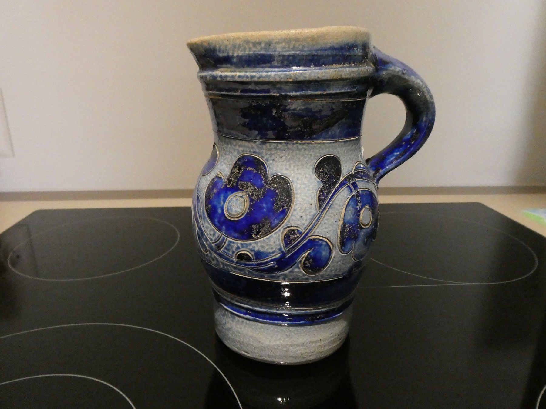 Caraffe: Krug aus Steingut alt – Usato da Basel venduto da Robyn 2