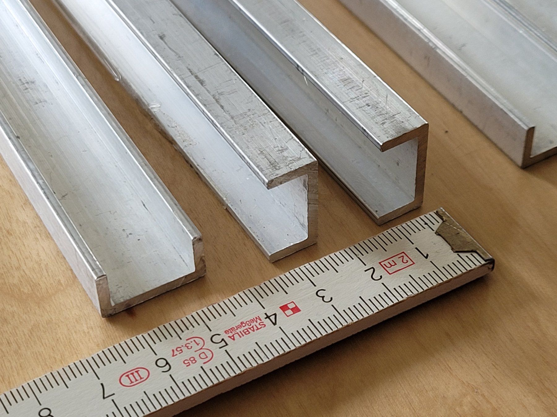 Profile: 10 Aluprofile U-Profile (43.5cm lang, 2cm breit) – Gebraucht aus Wiesendangen von samoalk 3
