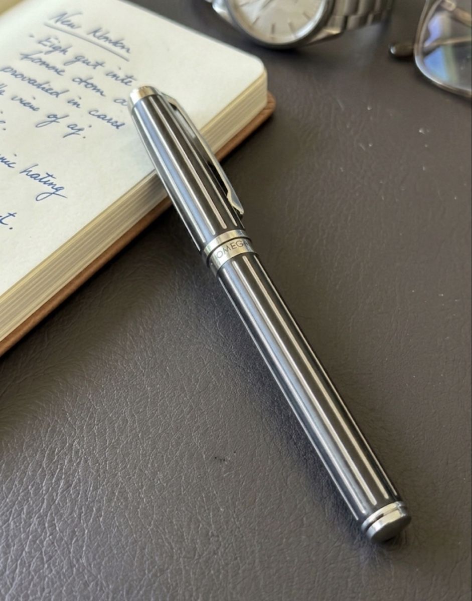 Omega Orologi: Stylo Roller OMEGA Neuf - Rare Objet Publicitaire Luxe – Nuovo e nell'imballaggio originale da Ardon venduto da Momovs99