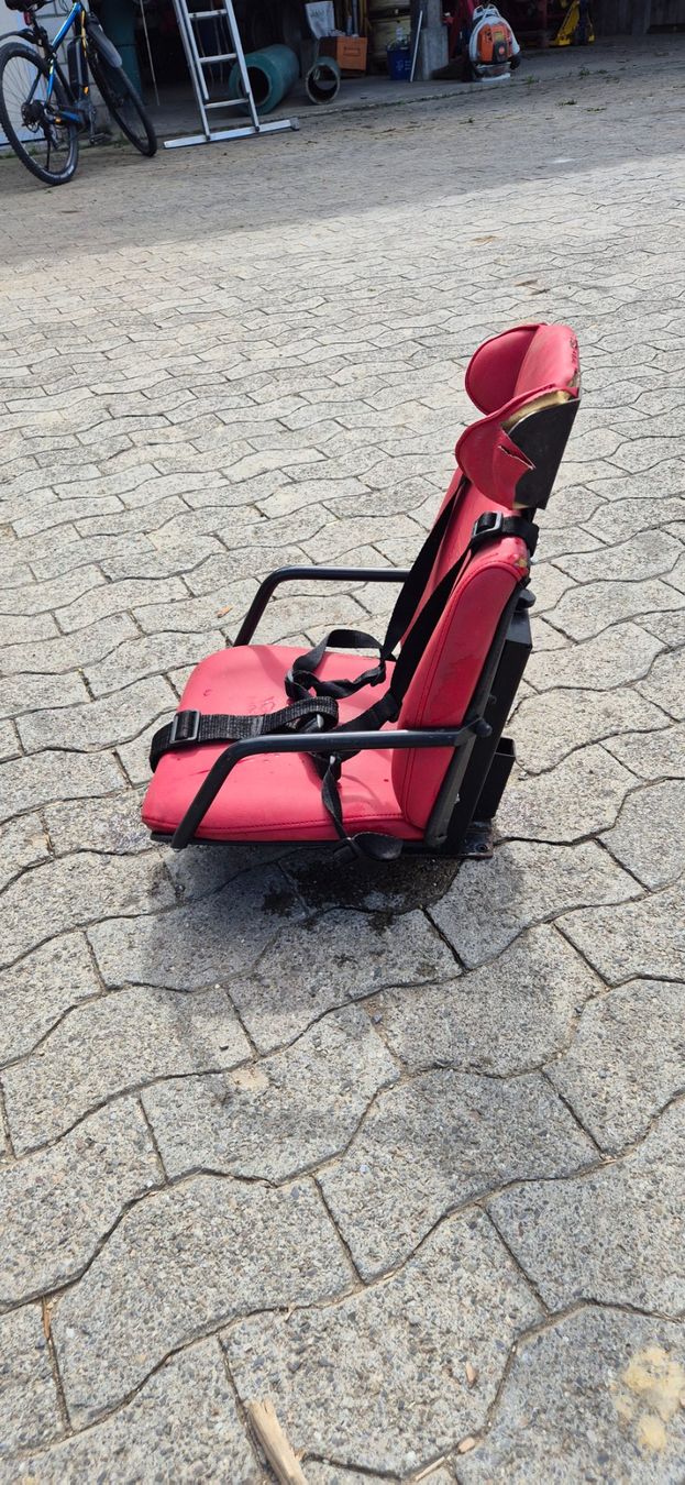 Seggiolini per auto: Kindersitz, Traktorensitz – Usato da Bischofszell venduto da Stefff3 3