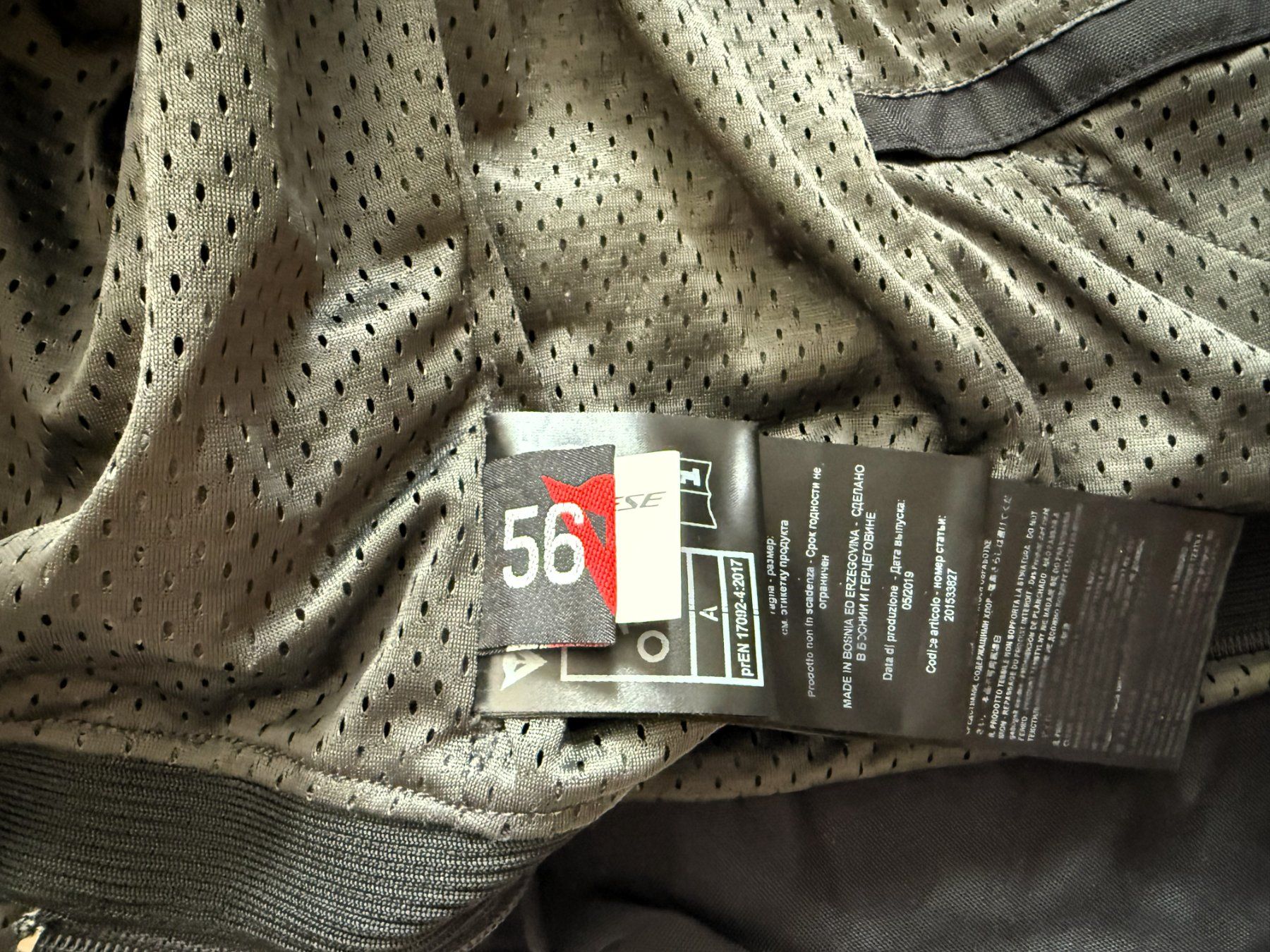 Dainese Giacche: Dainese Lederjacke mit Rückenprotektor Gr.56 – Usato da Neftenbach venduto da UPGREAT-IT 7
