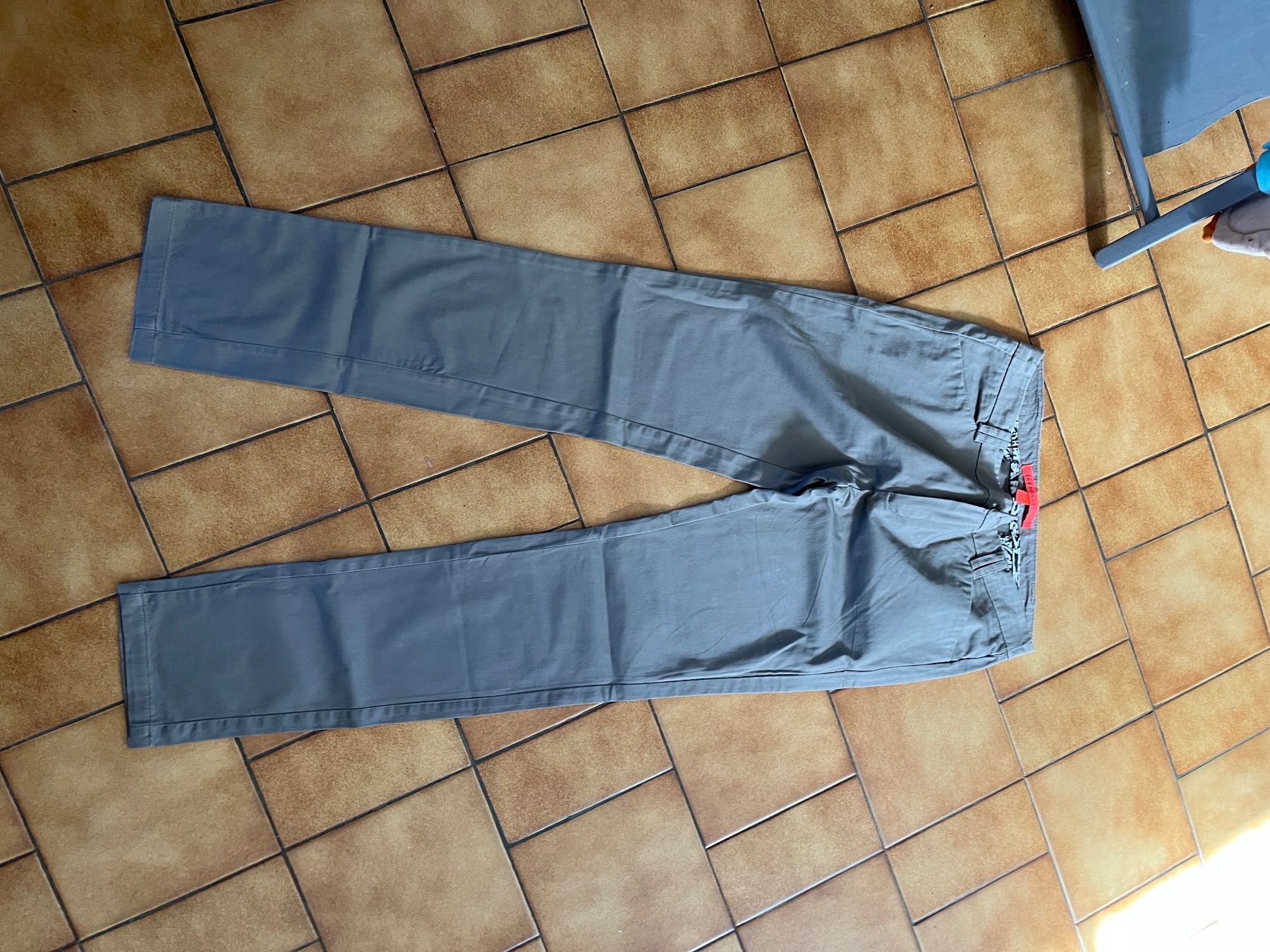 Hosen: Pantalon Mango Taille Taille 40 – Gebraucht aus Veyrier von kimedovapa