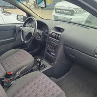 Opel Astra, silber