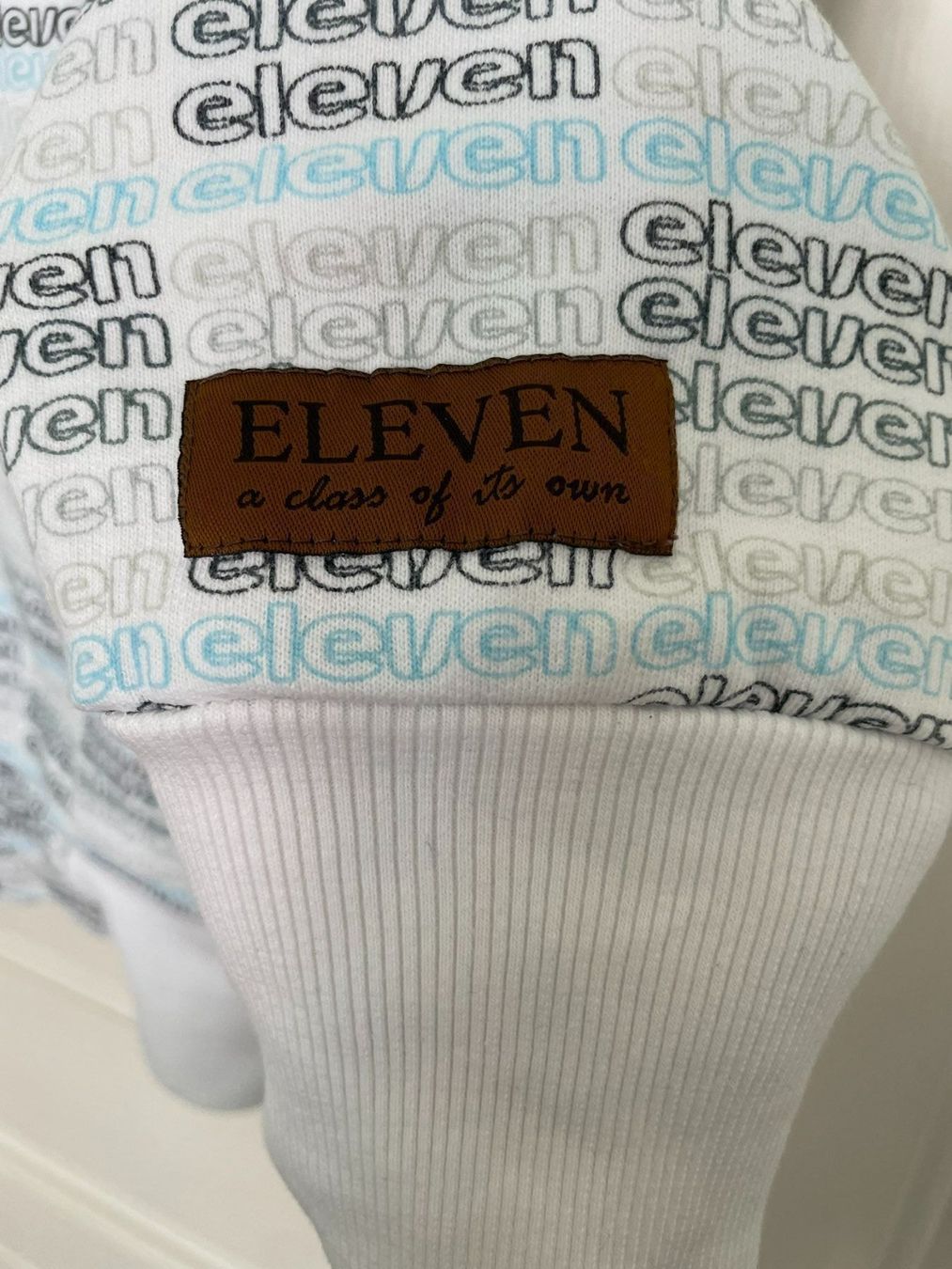 Maglioni & Felpe: Eleven Hoodie Damen – Usato da Chur venduto da adien 3