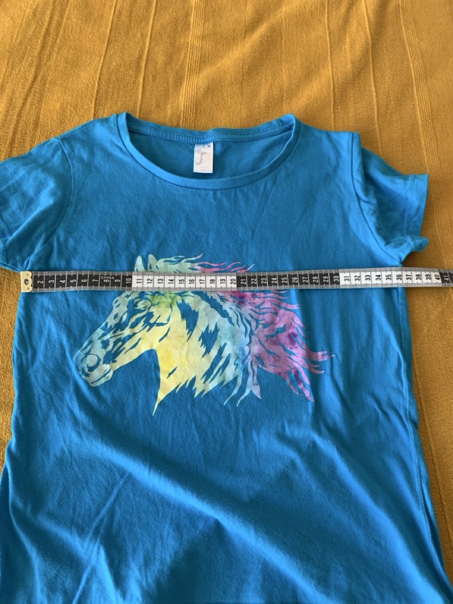 Blusen, T-Shirts & Tops: T-Shirt Gr. 146-152 – Gebraucht aus Winterthur von Samu-V 1