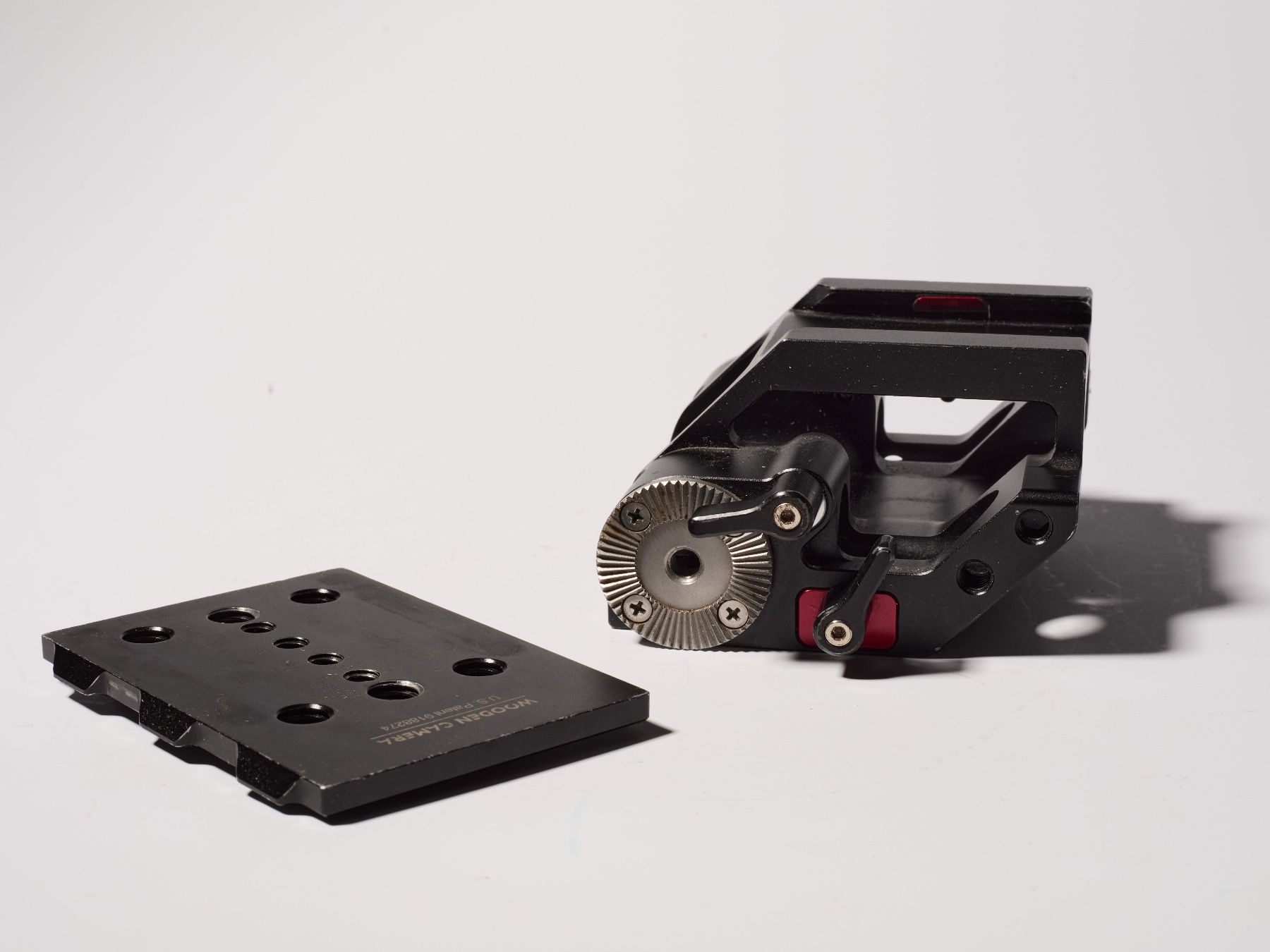 Sonstiges Zubehör: Wooden Camera Red Baseplate with Quick-Release Plate – Gebraucht aus Zürich von patrickroppel 1