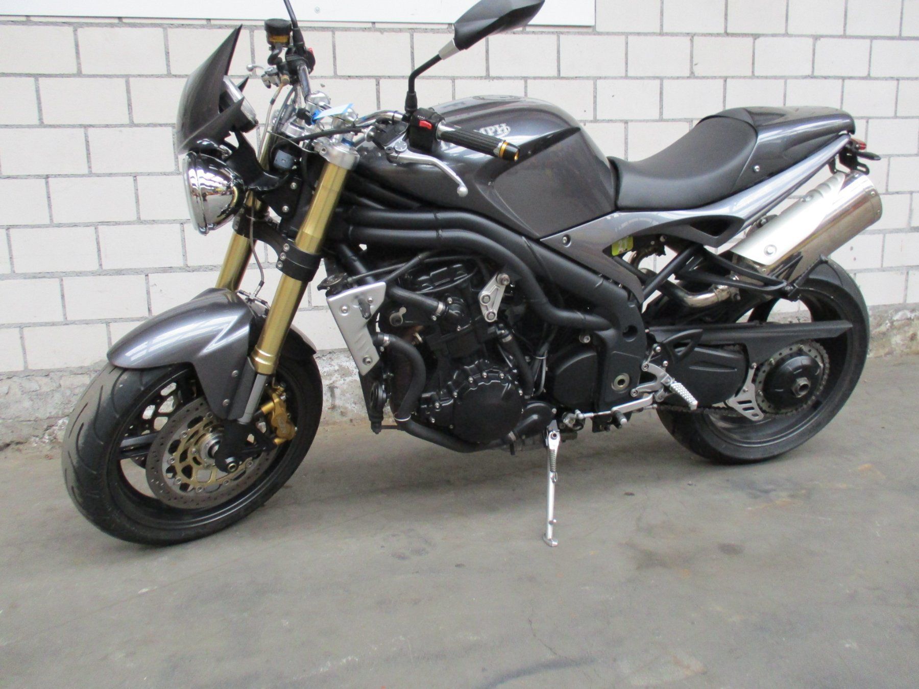 Triumph Strada: Triumph speed triple 1050 – Usato da Seon venduto da zomahandel 1