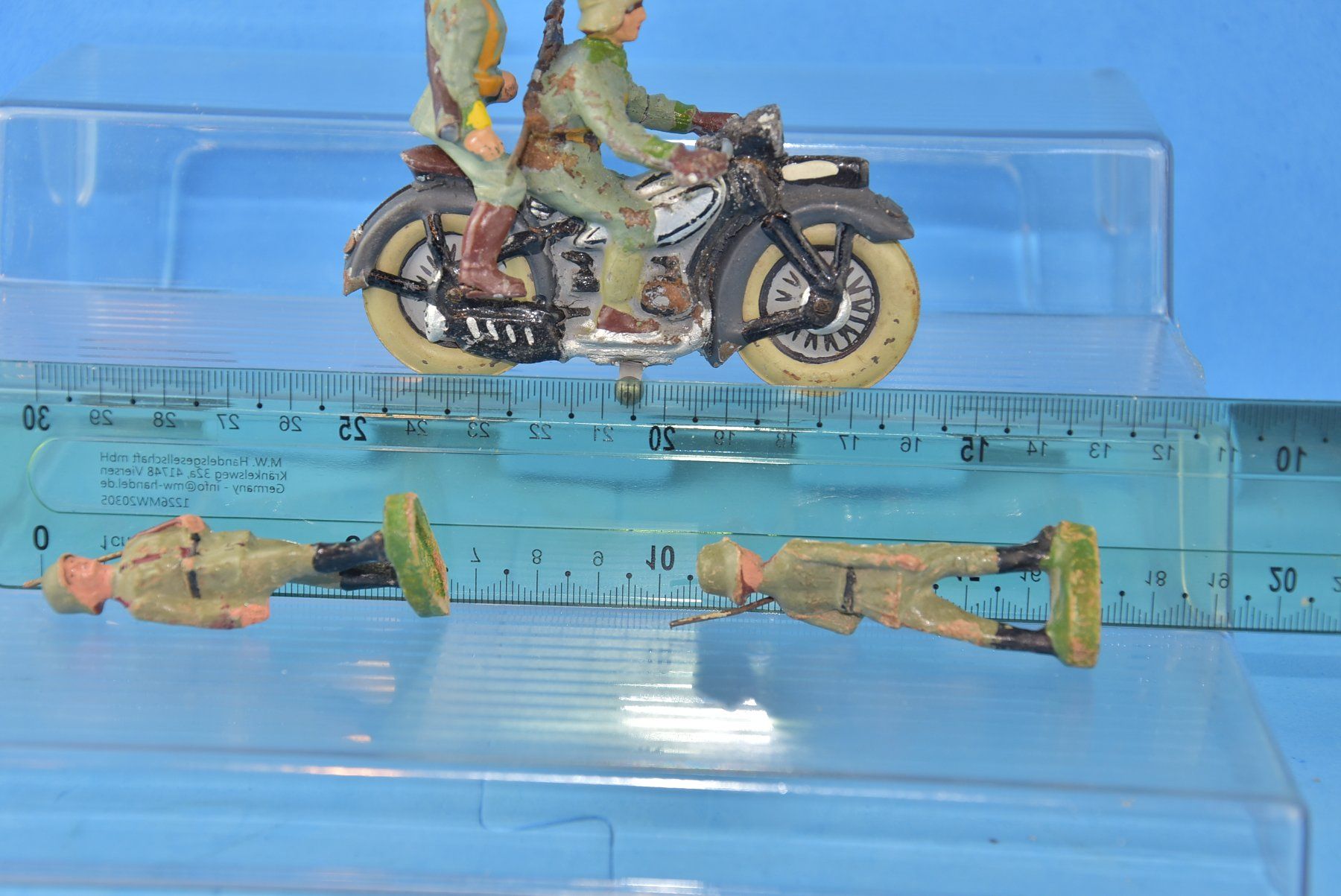 Elastolin Spielzeuge: 4 ELASTOLIN SOLDATEN + 1 MOTORRAD ELASTOLIN LINEOL ANTIK – Gebraucht aus Wohlen AG von SAMMLERFREUND 3