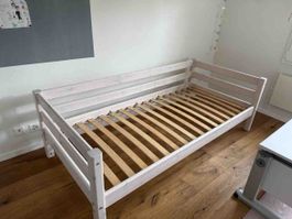 Bettgestell Holz weiss mit Lattenrost gebrauchter Zustand