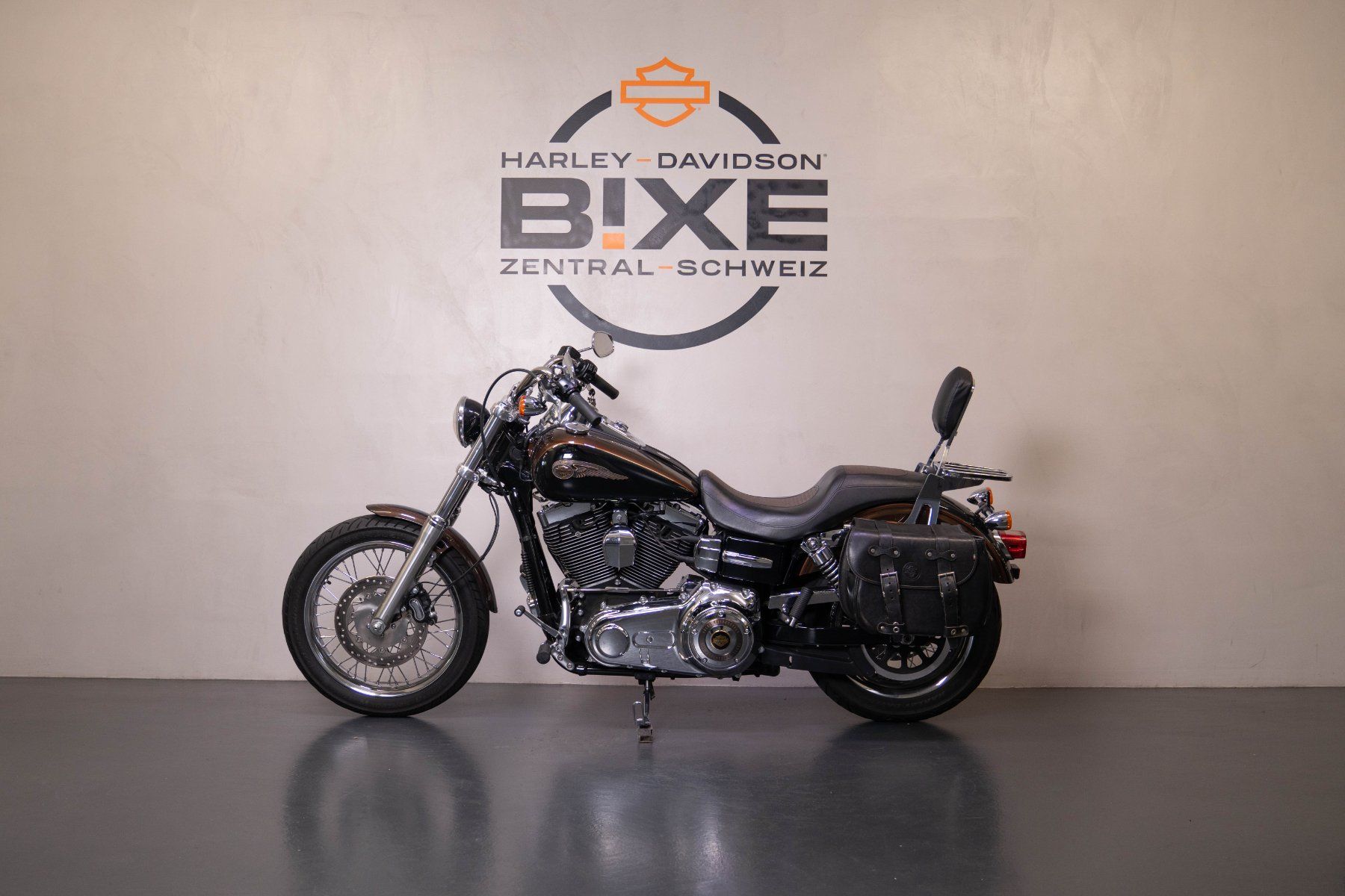 Harley-Davidson Chopper: Harley-Davidson Dyna Super Glide Custom FXDC Anniversary – Gebraucht aus Hünenberg von Maxim369 2