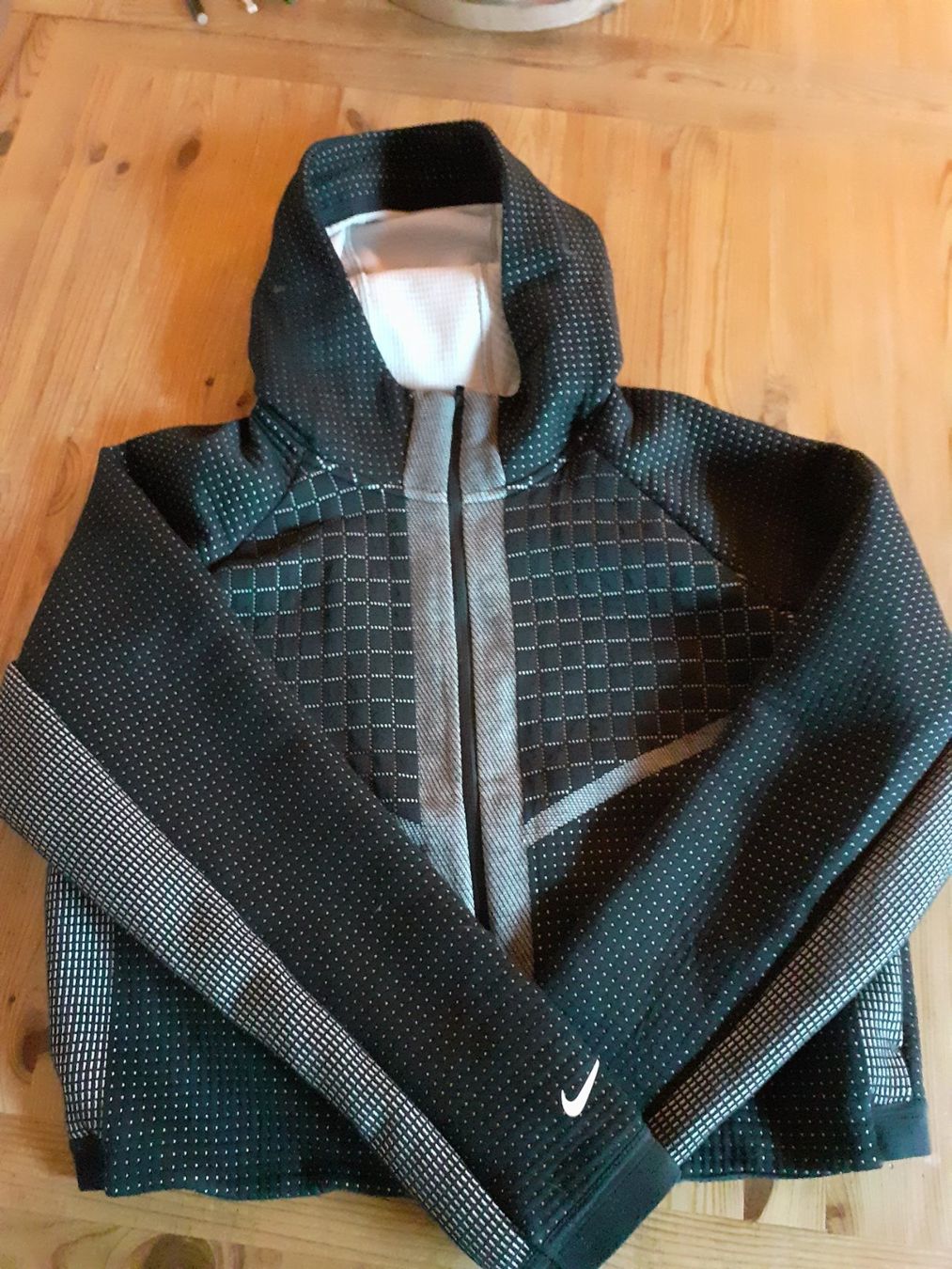 Nike Giacche: Nike Jäckli XS – Usato da Brittnau venduto da Gismo2012