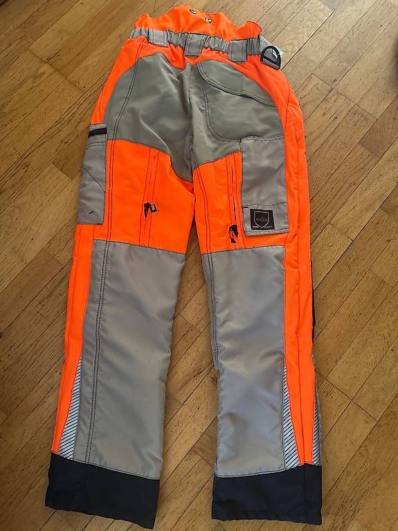 Pantalons: Neue Schnitzschutz Hose – D'occasion à Forch par Looren955 1