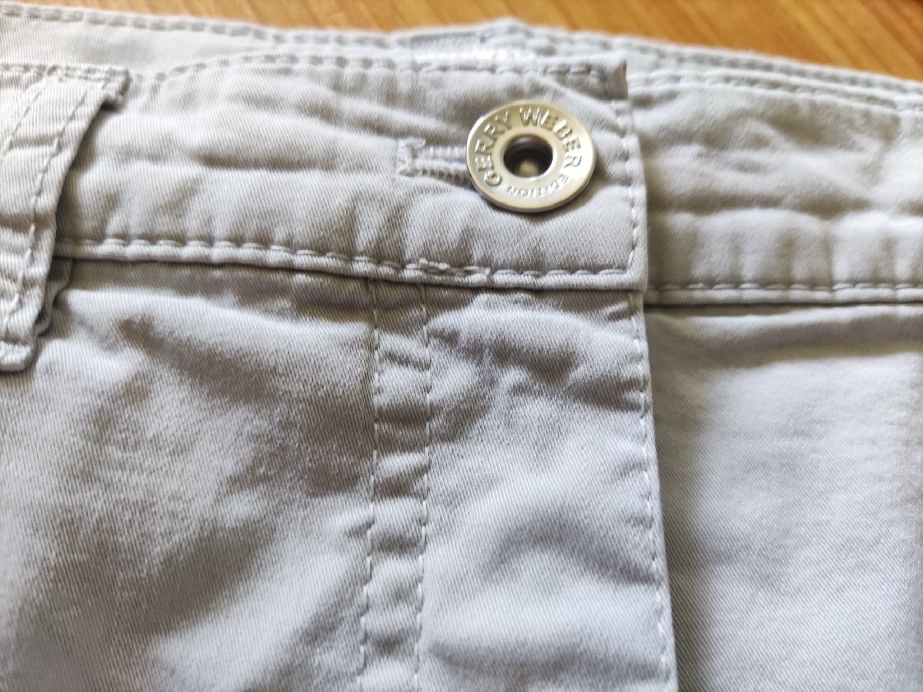 Gerry Weber Jeans: Leichte Gerry Weber Jeans / Hose hellgrau – Usato da Solothurn venduto da Csw1 2