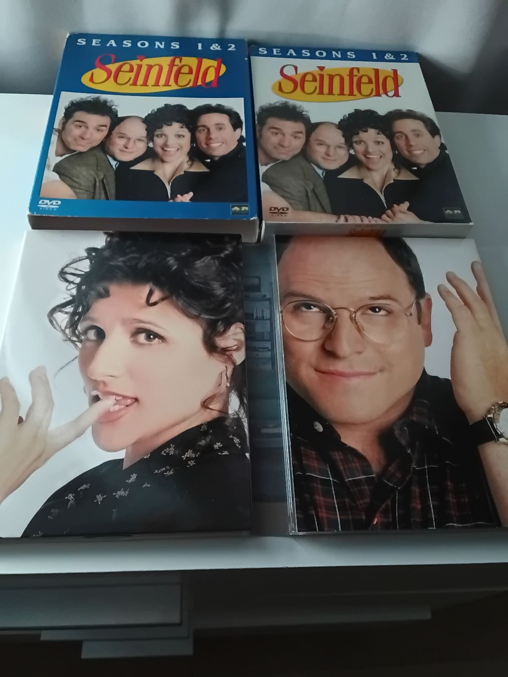 Tutti i DVDs: Seinfeld Seasons 1 & 2 DVD Box Set with 4 DVDs – Usato da Immensee venduto da vgitter 7