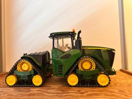 Bruder John Deer mit Raupenlaufwerk
