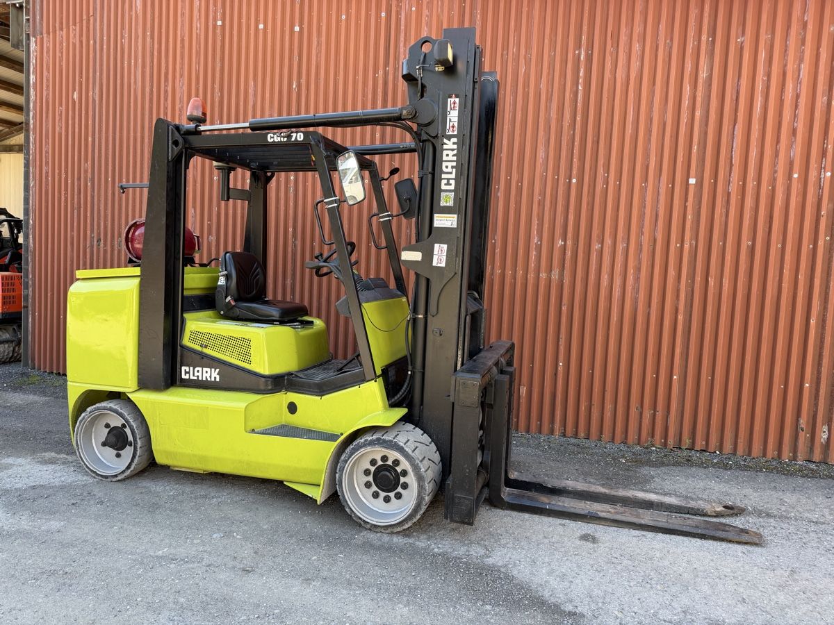 Clark Carrelli elevatori e a forche: Clark Gabelstapler – Usato da Buchs SG venduto da cayenneturbo96 1