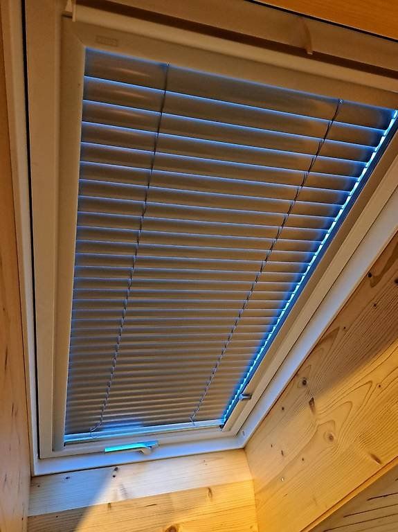 Velux Markisen: Velux Lamellenstoren – Gebraucht aus Grafenried von raemu_b2000 1