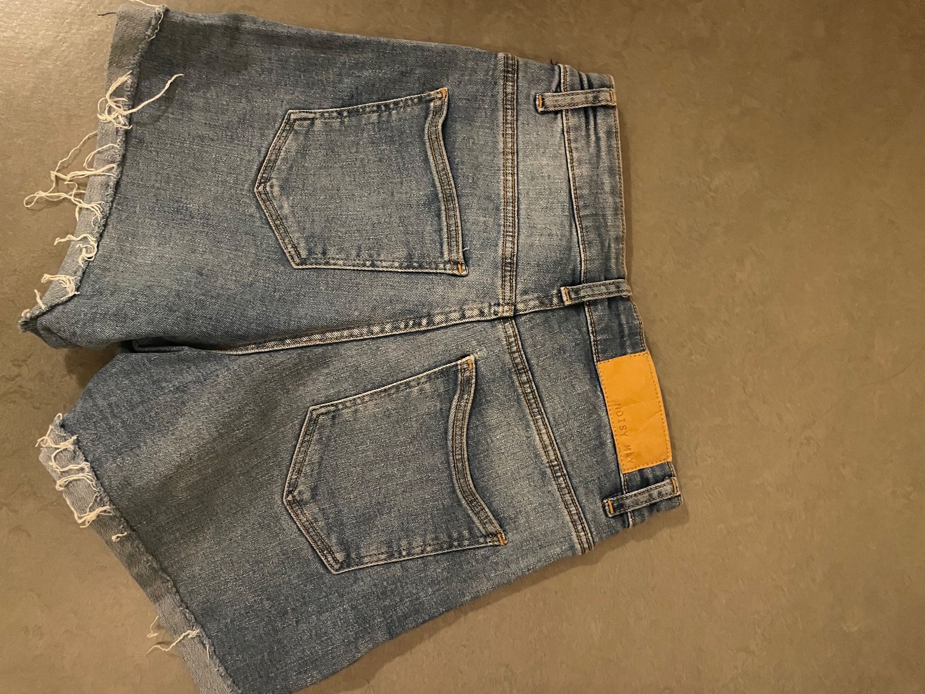 Pantaloni: Noisy May Shorts – Usato da Zürich venduto da Ivona3 3