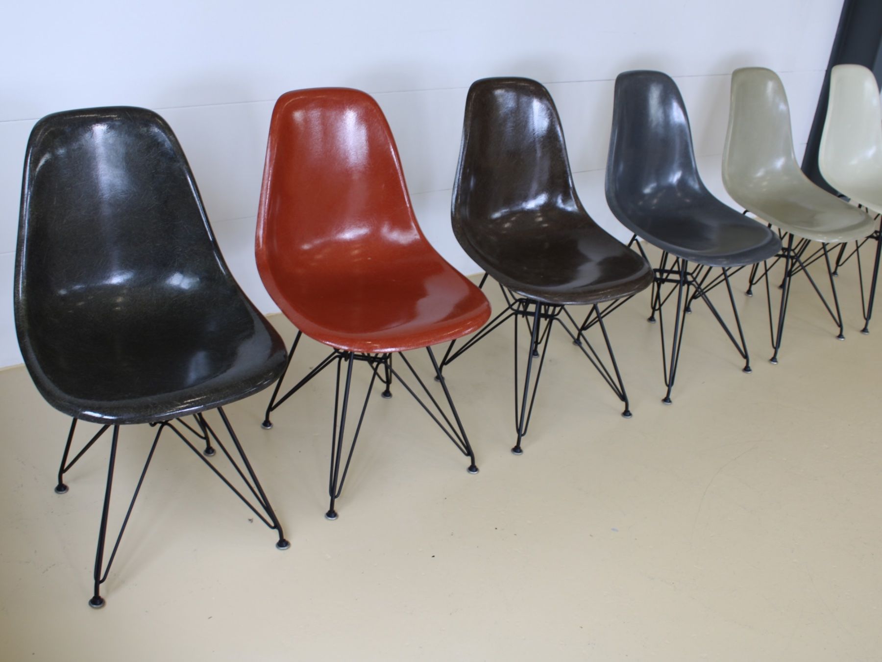 Herman Miller Sedie: Eames Fiberglas Stühle, Hermann Miller – Usato da Meinisberg venduto da atelier_TILIJA 1