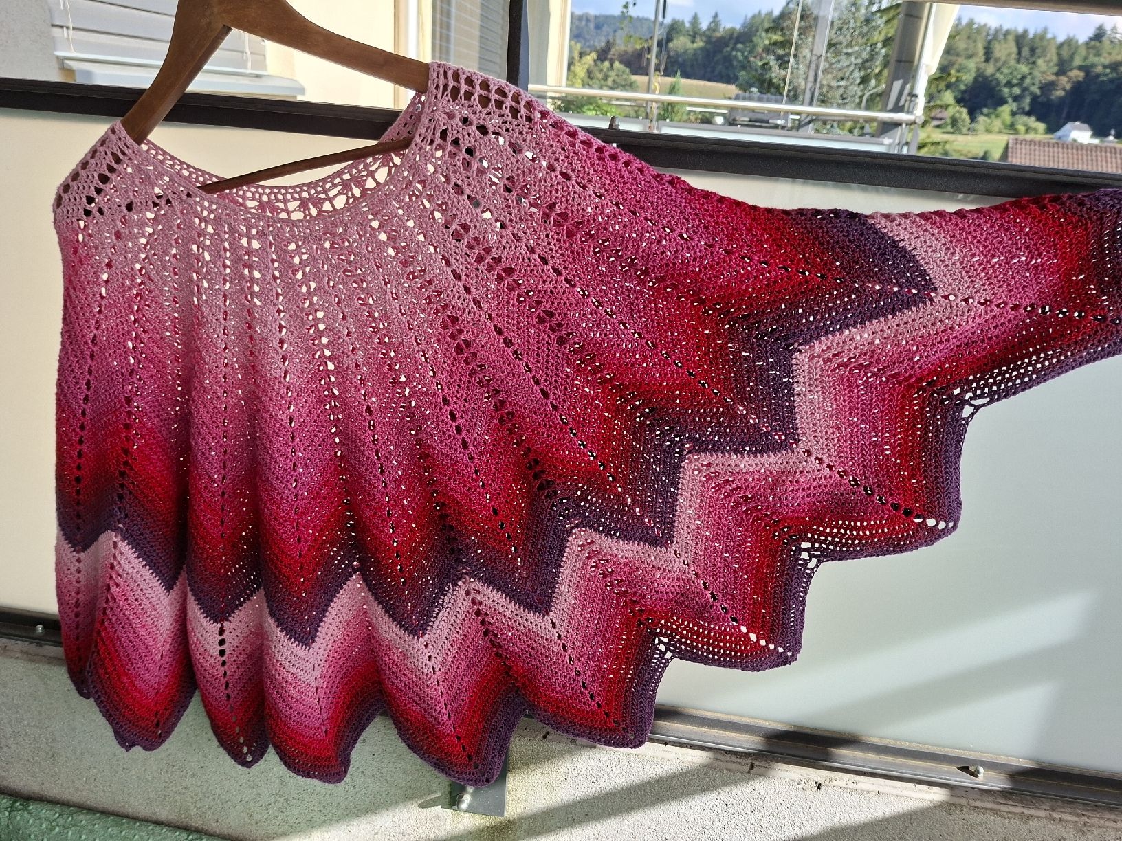 Sonstige Damenmode: Poncho/Umhang – Neu und originalverpackt aus Köniz von may_22vq