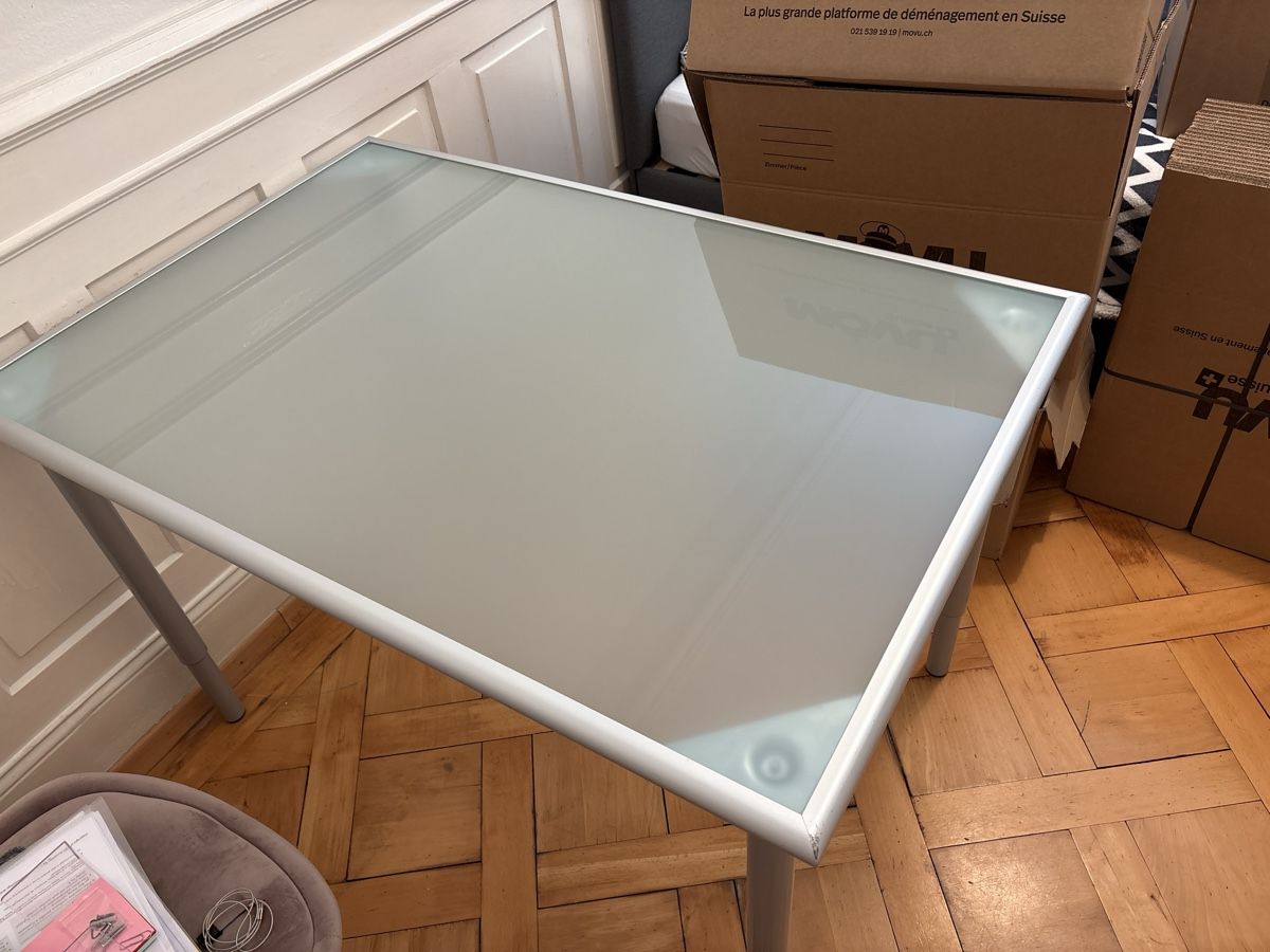 Tables: Zu verschenken:Esstisch Glas Metall Gestell leicht gebraucht – D'occasion à St. Gallen par wag_pb6k 4