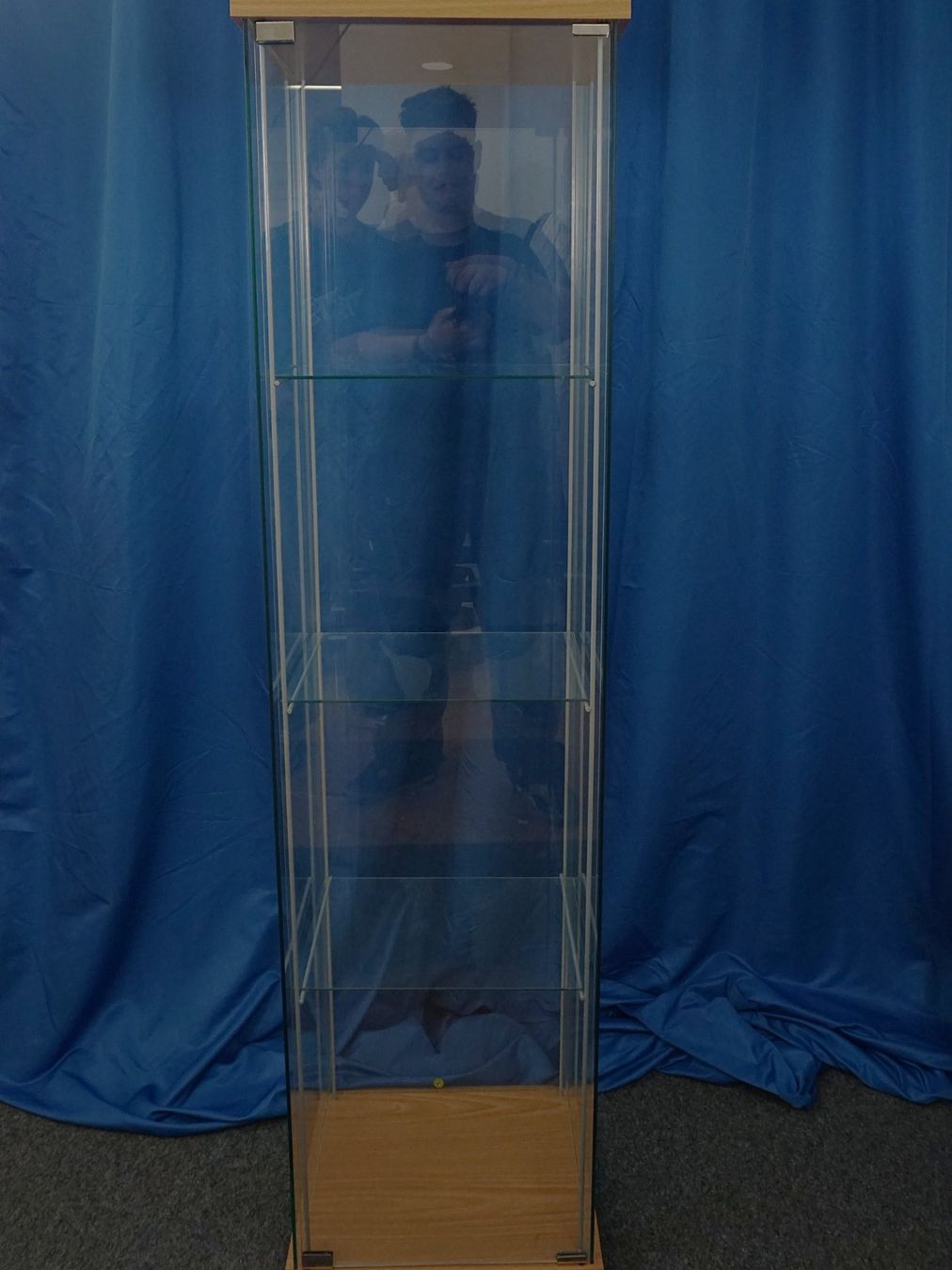 Vitrinen: Glas Vitrine – Gebraucht aus Pratteln von Restwert_Pratteln