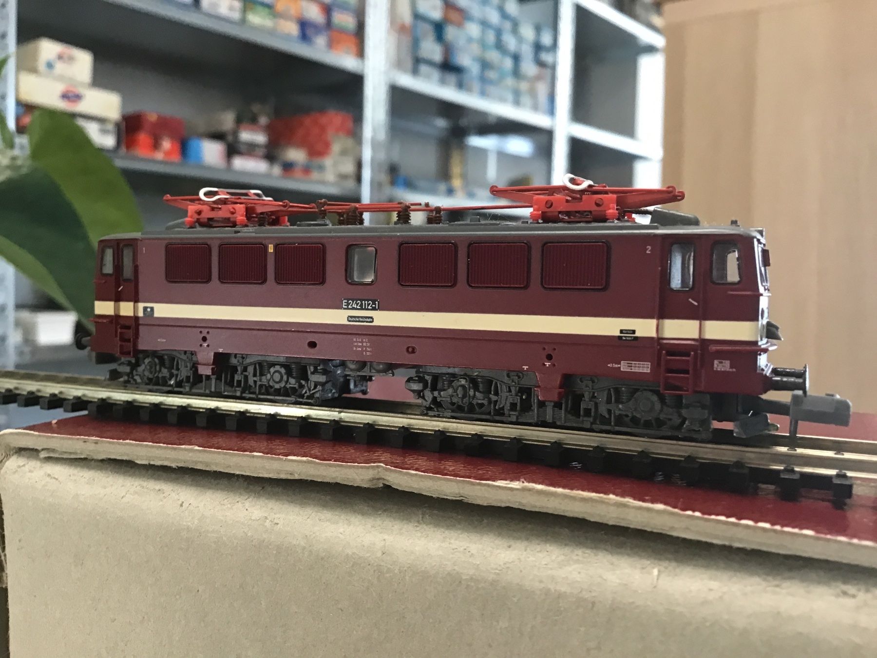 Brawa Modelleisenbahnen: BRAWA E 242 112-1 DB Cargo, SPUR N – Gebraucht aus Männedorf von Spezial-Modelle 1