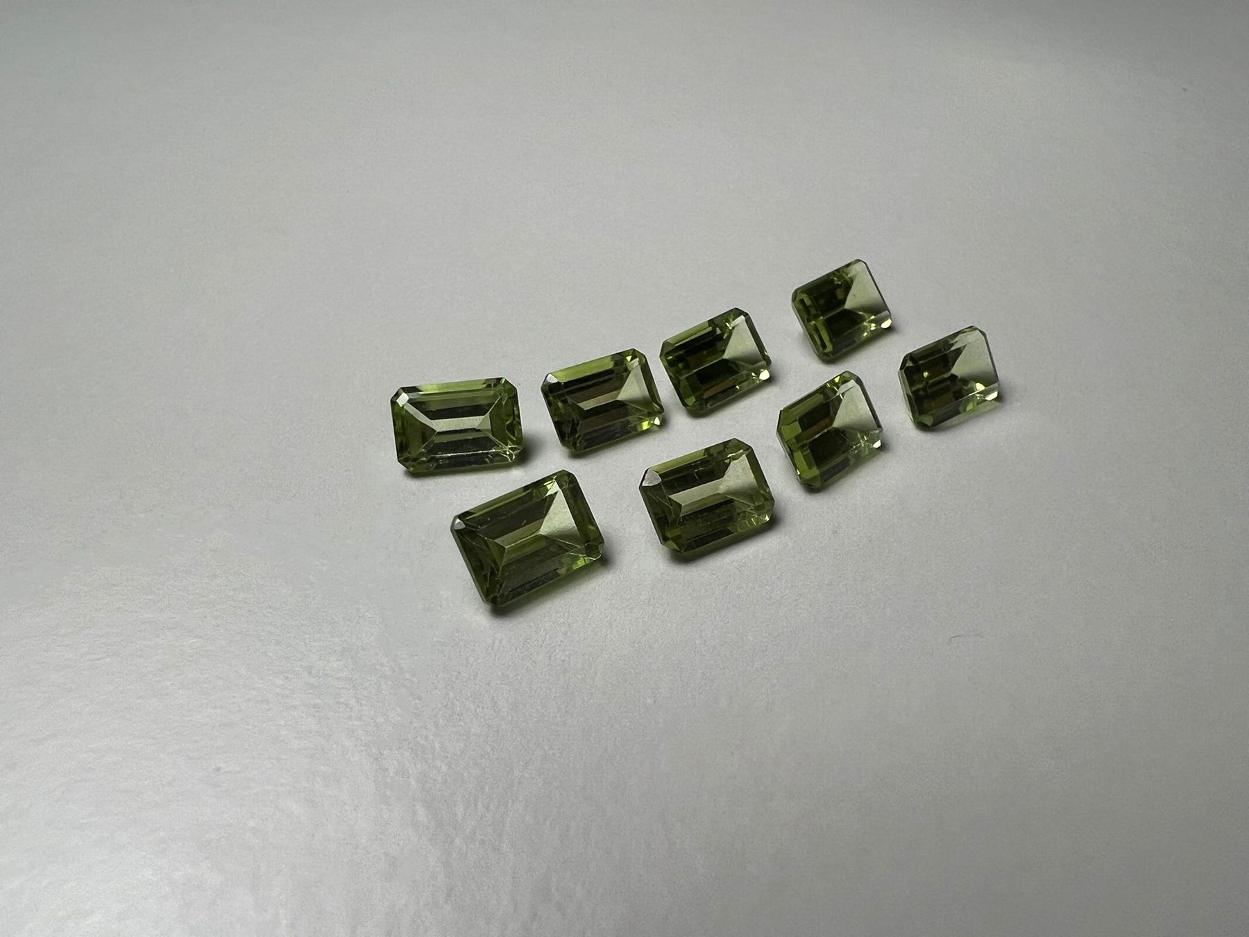 Pietre preziose: 8pcs Peridot 5.18 ct – Nuovo (secondo la descrizione) da Zürich venduto da NS.12 3