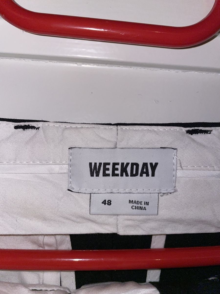 Weekday Pantaloni: Schwarze Stoffhose Weekday Grösse 32 – Usato da Bern venduto da conradcastiletz 1